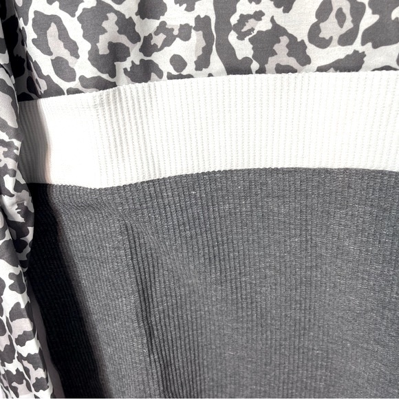 RXRXCOCO Leopard Animal Print Pullover Sweater Cozy Chic Top Size Small New! - Picture 3 of 9